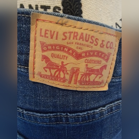 Levis Classic Straight - Picture 5 of 7